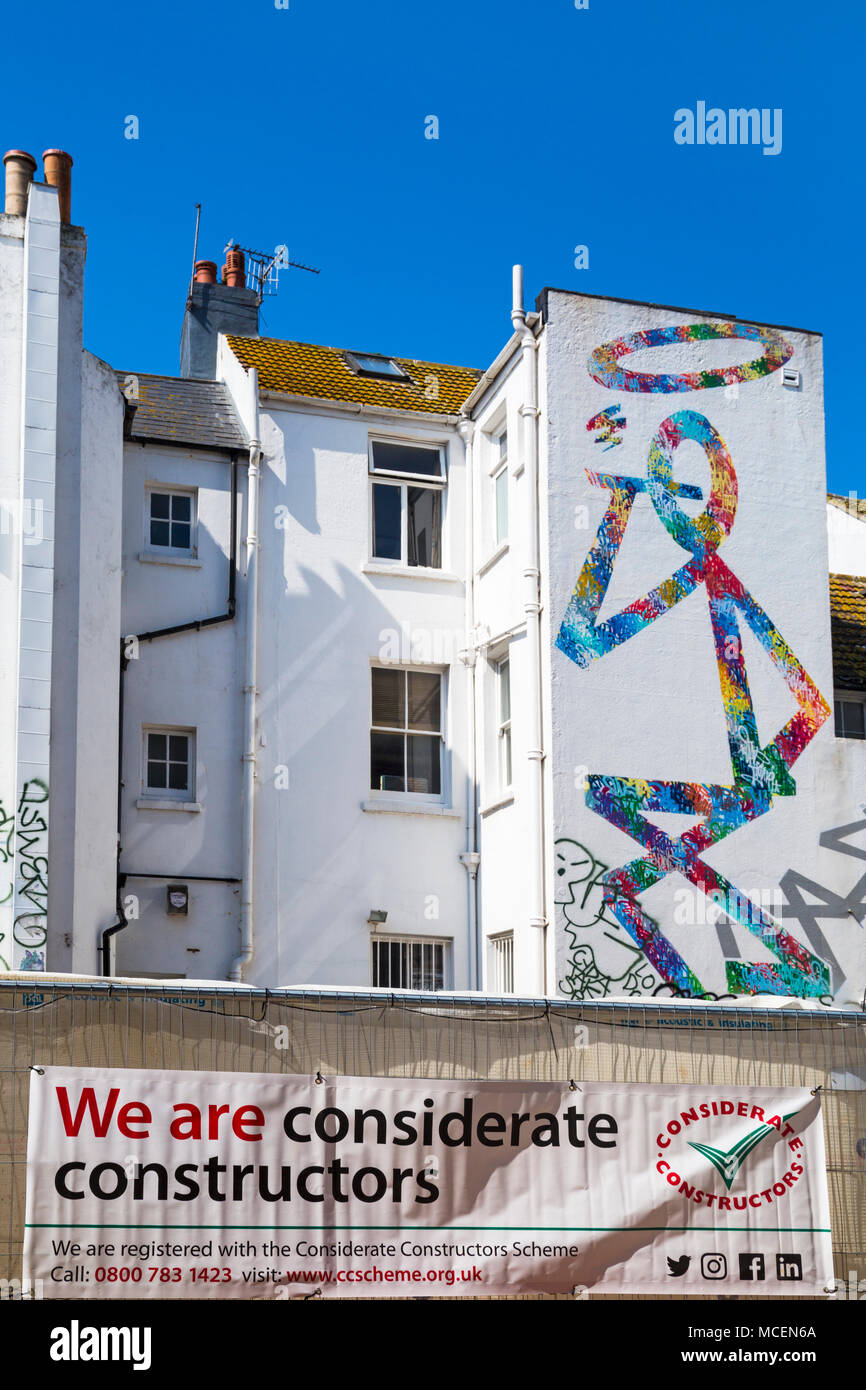 Wandbild street art an der Seite des Gebäudes für Entwicklung bei Robert Street, North Laine, Brighton, East Sussex, England Großbritannien im April abgerissen werden Stockfoto