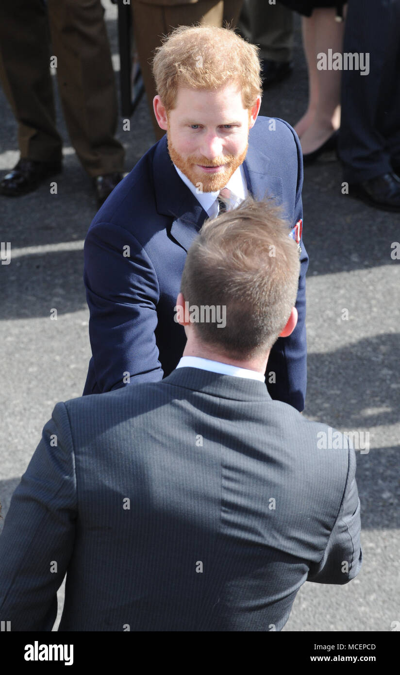 Prinz Harry einen Air Display im Army Aviation Center, wo er advanced Helicopter Training verpflichtete sich, im Museum der Armee Fliegen, Middle Wallop, Hampshire. Mit: Prinz Harry Wo: Middle Wallop, Hampshire, Großbritannien Wann: 16 Mar 2018 Credit: WENN.com Stockfoto