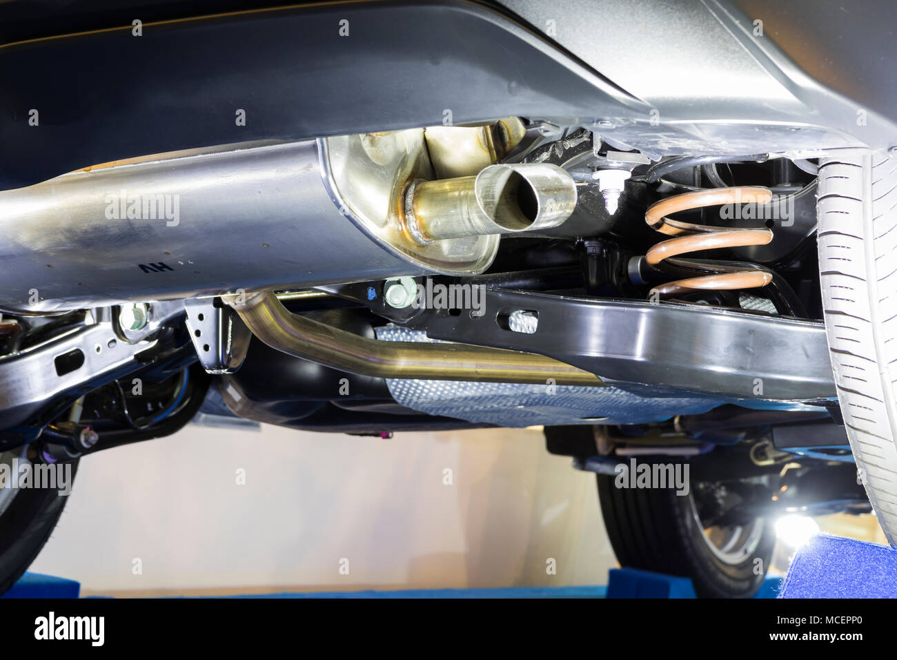Suspension System der Car Show Rad, Reifen, Stoßdämpfer und exhause Rohr Stockfoto