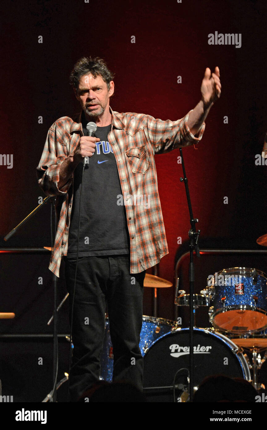 Komiker Rich Hall durchführen an den Clickimin Zentrum in Shetland Stockfoto