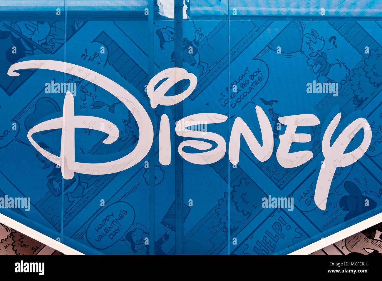 Disney logo Anmelden Banner gedruckt. Die Walt Disney Company, allgemein bekannt als Disney, ist eine US-amerikanische Medien- und Unterhaltungskonzern Stockfoto