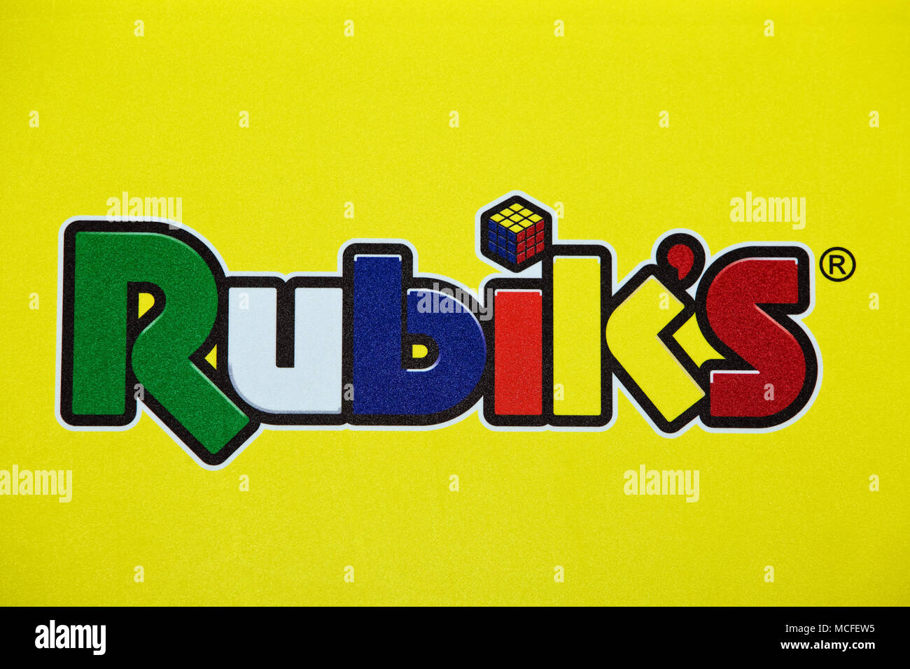Rubik's Logo anmelden Banner gedruckt. Rubik's Cube ist ein 3-D-Kombination puzzle Stockfoto