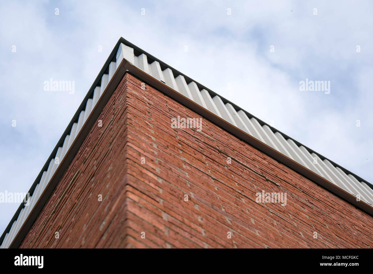 Brick Wall und den Himmel. Mit der Nikon D5300 genommen Stockfoto