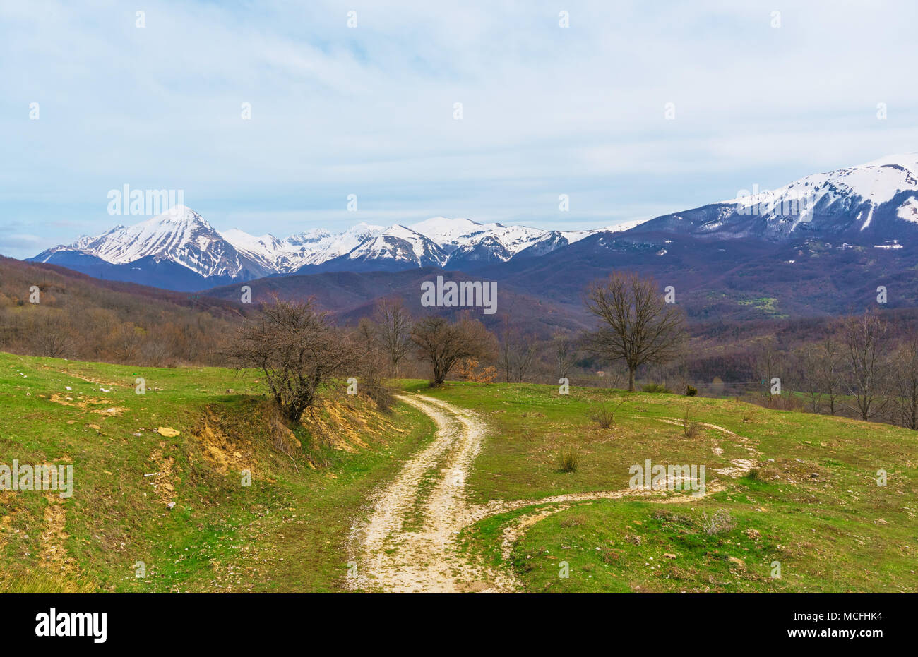 See von campotosto (Abruzzen, Italien) - einem riesigen künstlichen See auf 1400 Metern über dem Meeresspiegel, im Herzen des schneebedeckten Appennin, prov Stockfoto
