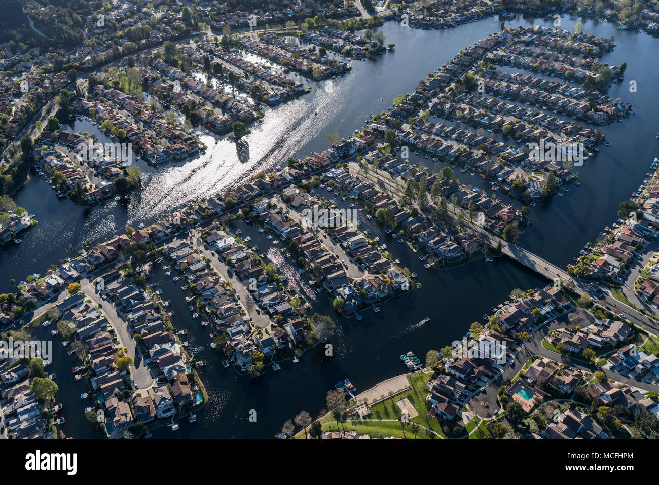 Luftaufnahme von Westlake Village See Häuser in den tausend Eichen von Ventura County in Kalifornien. Stockfoto