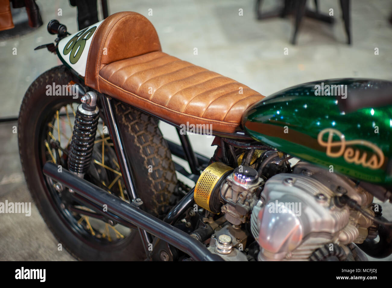 Brown Leather Bike Seat Stockfotos und -bilder Kaufen - Alamy