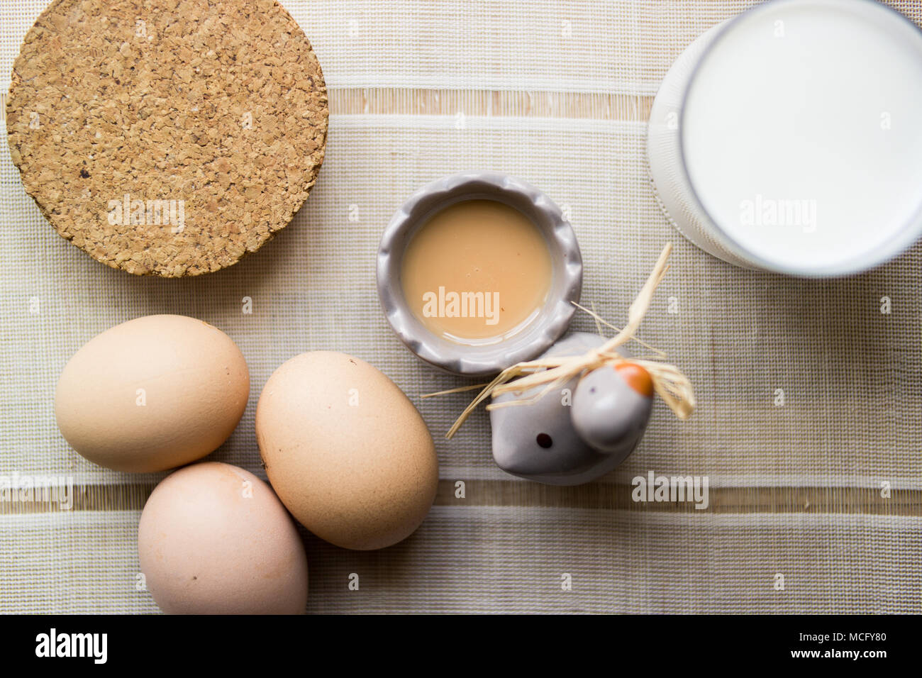 Milch Marmelade mit Ei/Frühstück Konzept Stockfoto