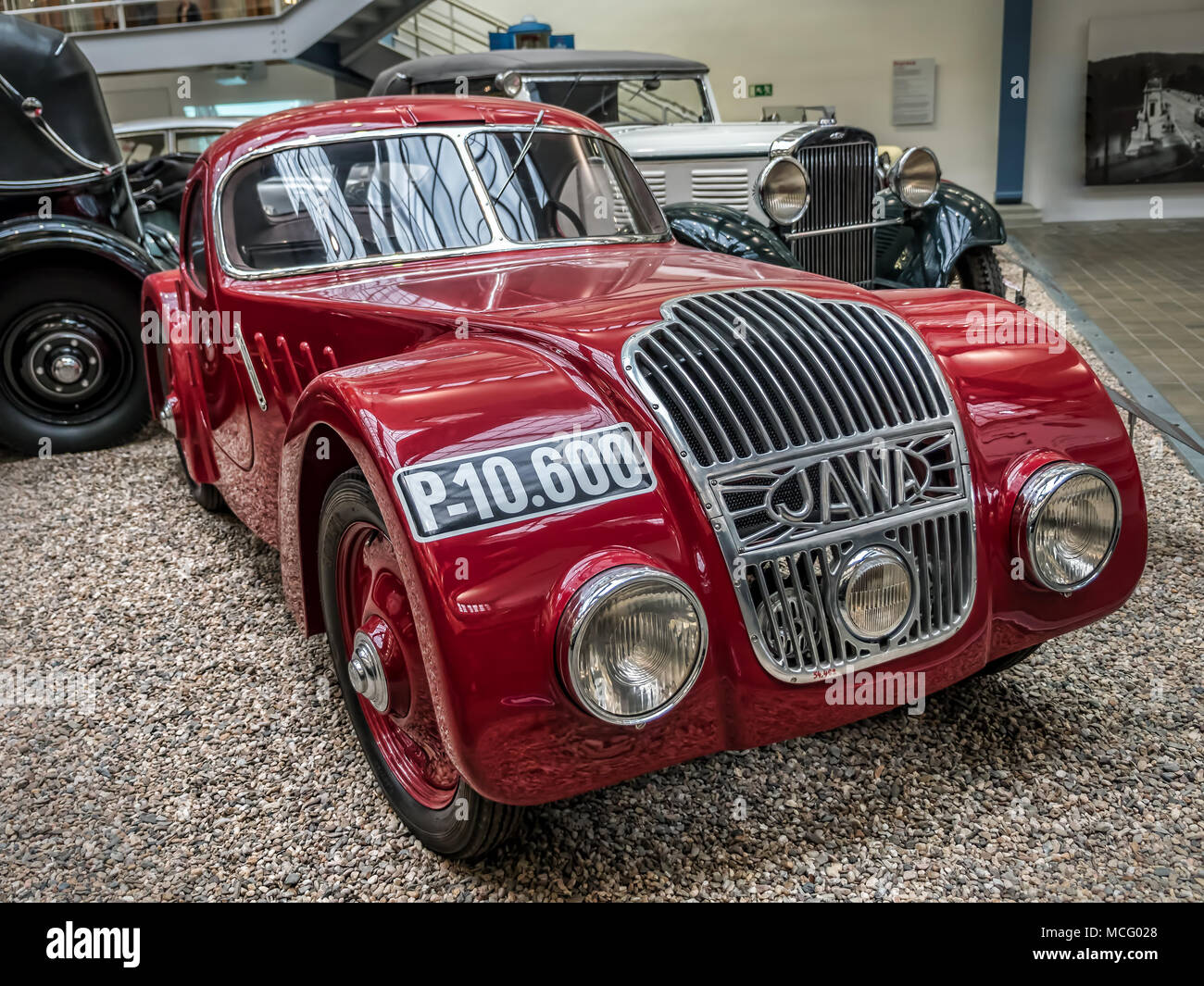Prag, tschechische Republik - 8. MÄRZ 2017: Roter oldtimer Jawa 750, von 1935, in der die Nationalen Technischen Museum in Prag vorgestellt Stockfoto