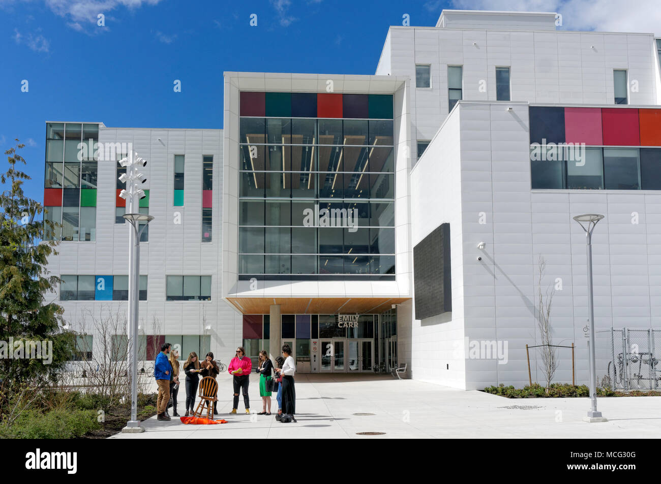 Gruppe von Studenten an einem Kunstprojekt auf dem neuen Campus der Emily Carr Hochschule für Kunst und Design in Vancouver, BC, Kanada Stockfoto