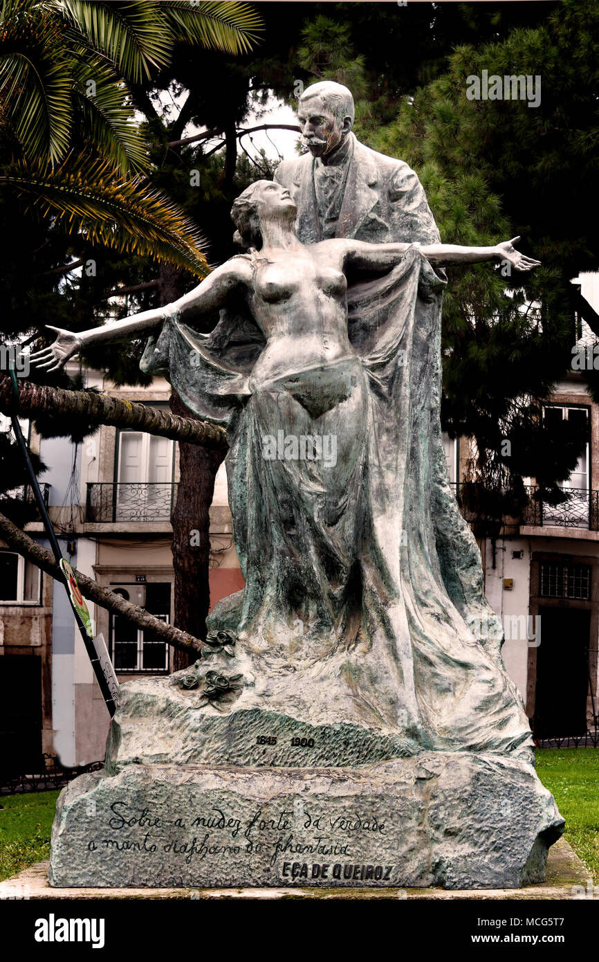 Statue zu Ehren des Dichters José Maria de Eça de Queirós (Largo do Barao De Quintela) Lissabon - Lisboa, Portugal Portugiesisch. Stockfoto