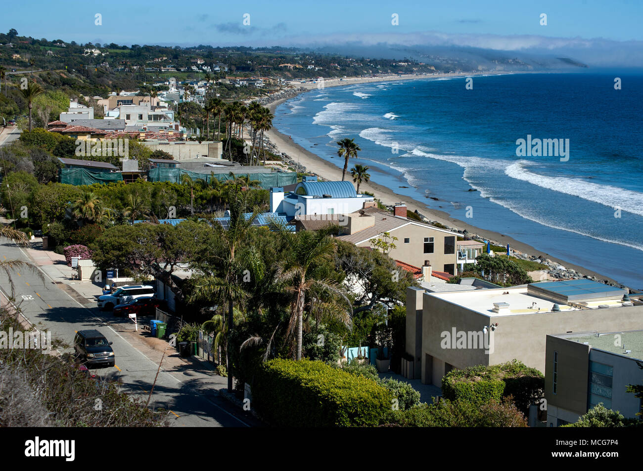 Exklusive Wohnungen direkt am Strand und die Küste in Malibu, Kalifornien Stockfoto