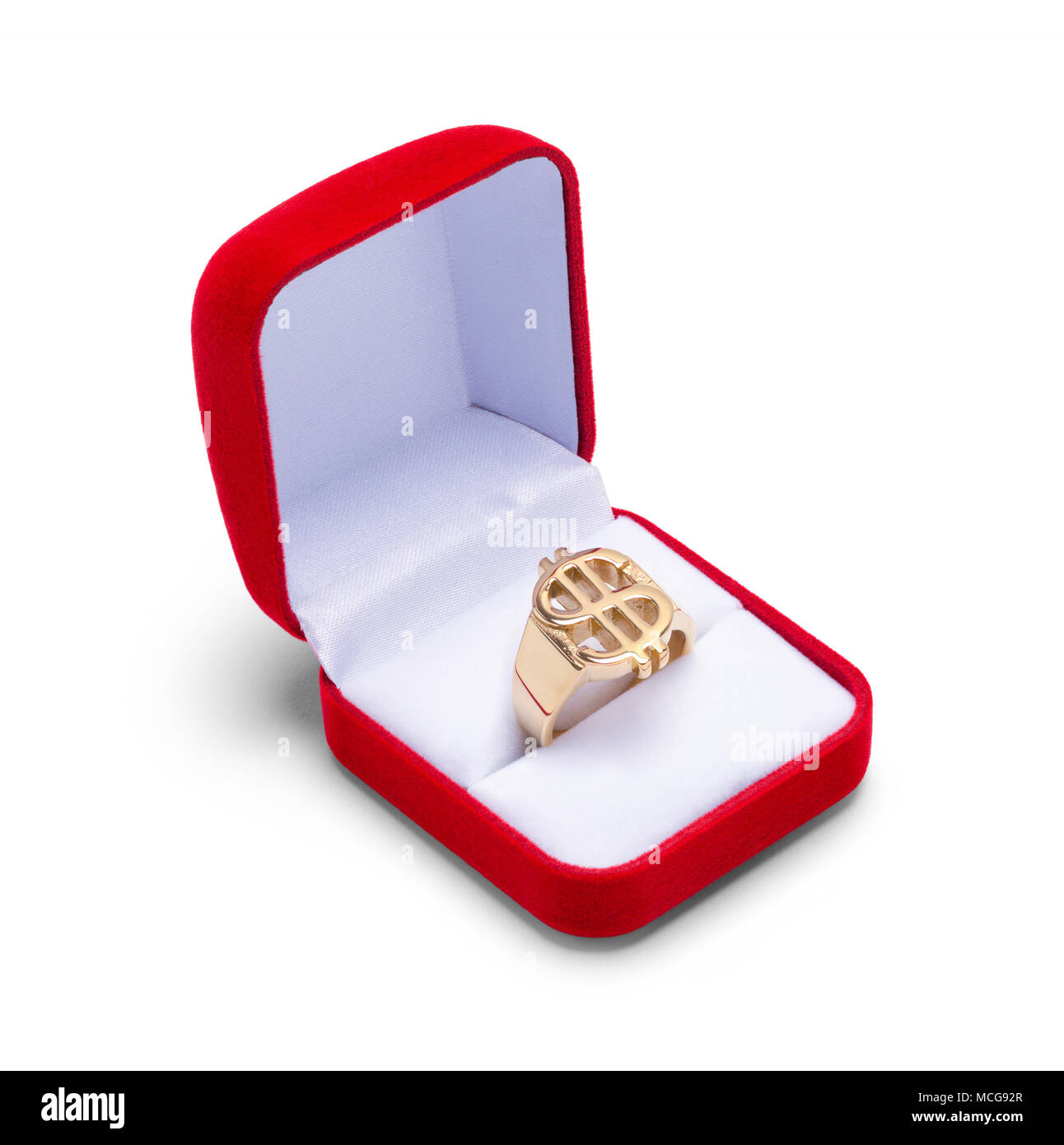 Red Open Schmuckschatulle mit Gold-Ring, isoliert auf weißem Hintergrund. Stockfoto