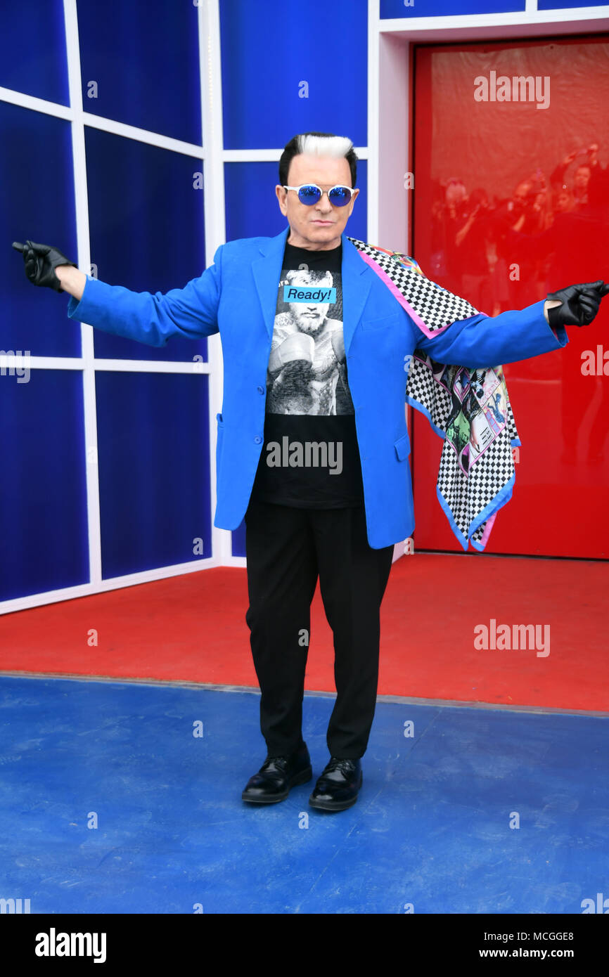 Rom, Italien, 16. April 2018 Cinecittà Studios - Photocall Präsentation Wirklichkeit GRANDE FRATELLO, Cristiano Malgioglio Kommentator. Credit: Giuseppe Andidero/Alamy leben Nachrichten Stockfoto