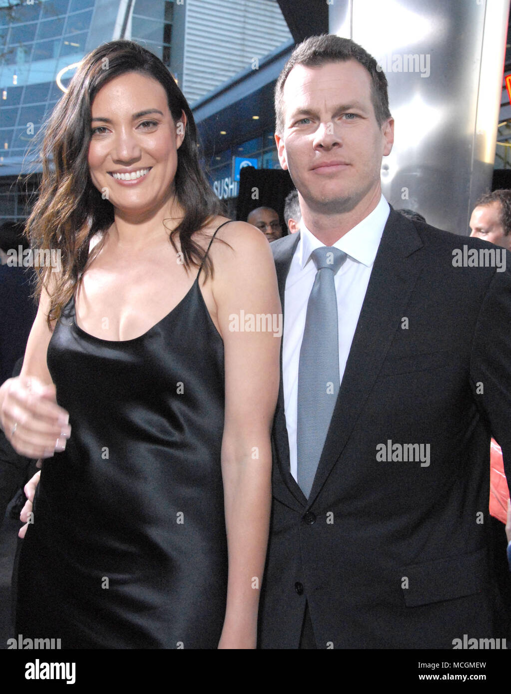 LOS ANGELES, Ca - 16. April: (L-R) Drehbuchautor Lisa Freude und Co-Creator/Schriftsteller Jonathan Nolan nehmen an der Los Angeles 2 Saison Premiere von HBO-Drama Serie "Westworld" im Cinerama Dome am 16. April in Los Angeles, Kalifornien 2018. Foto von Barry King/Alamy leben Nachrichten Stockfoto