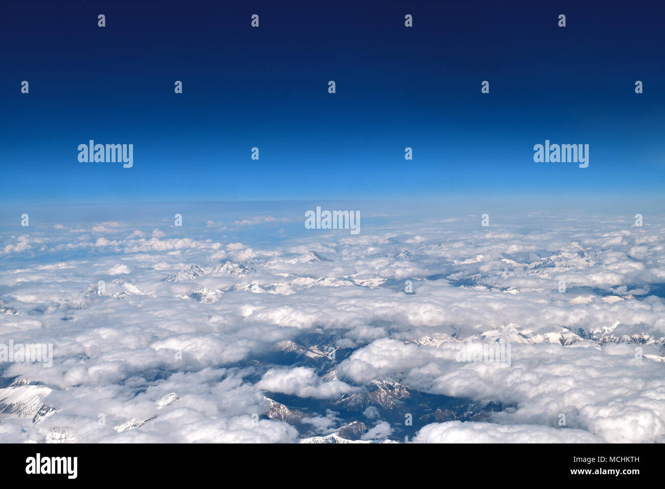 Kaukasus ist höher als die Wolken in Armenien Stockfoto