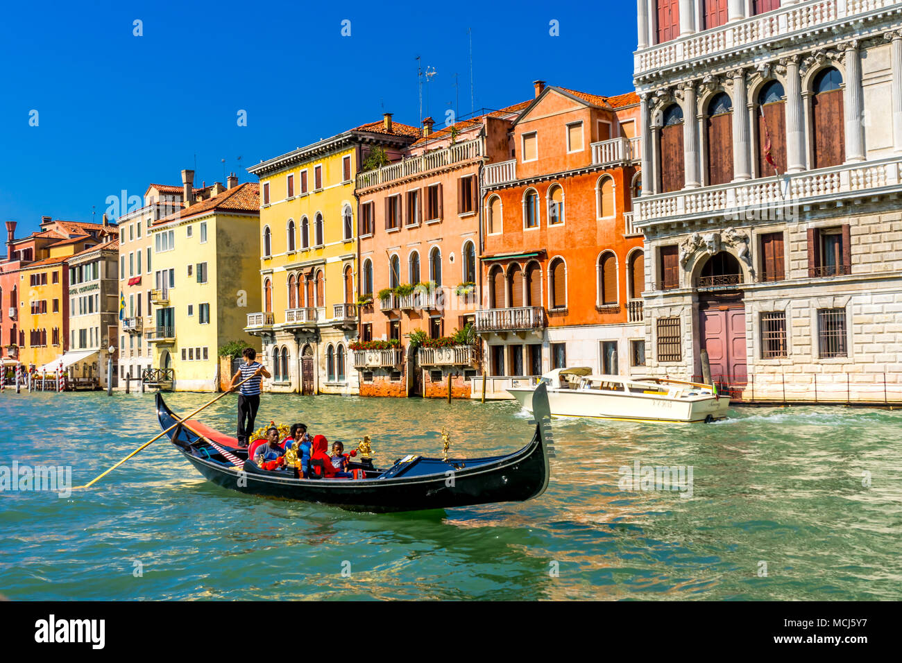 Bunte Canal grande Gondel Reflexionen Venedig Italien Stockfoto