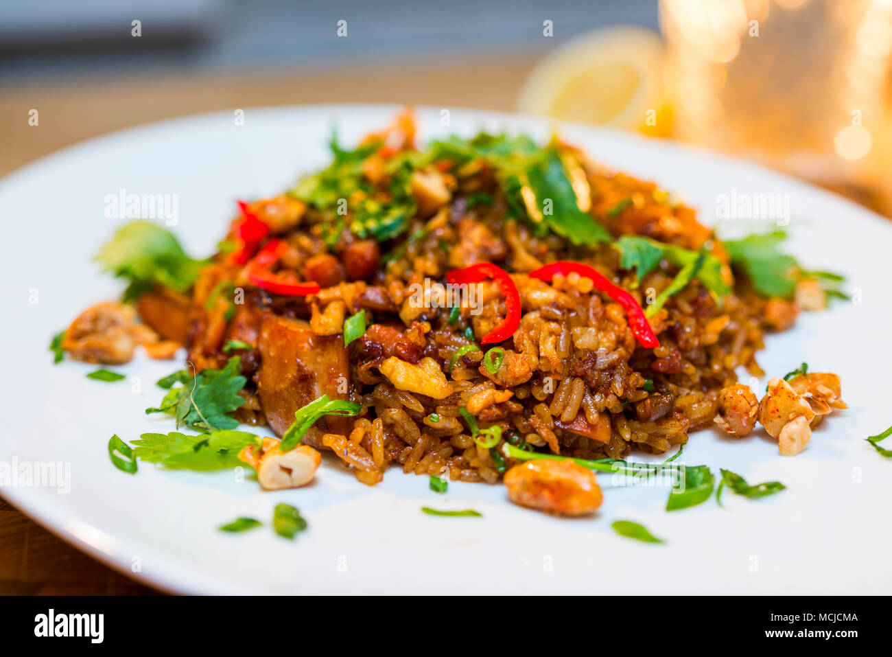 Gebratener Reis Mit Fleisch In Der Pfanne In Sauce Stockfotografie Alamy