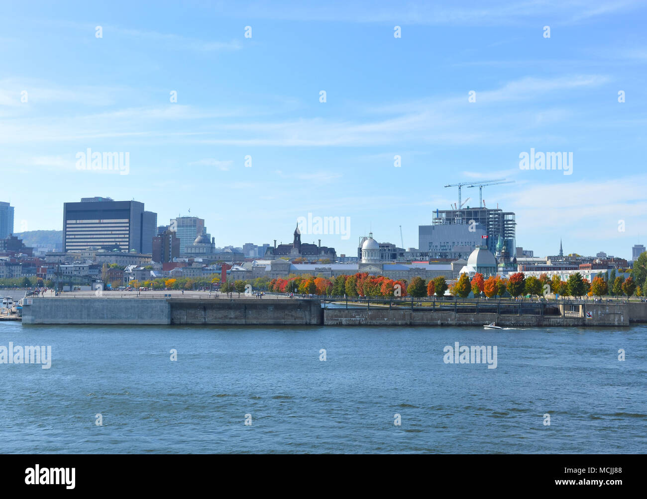 Montreal Downtown Skyline und Boote in Québec, Kanada Stockfoto