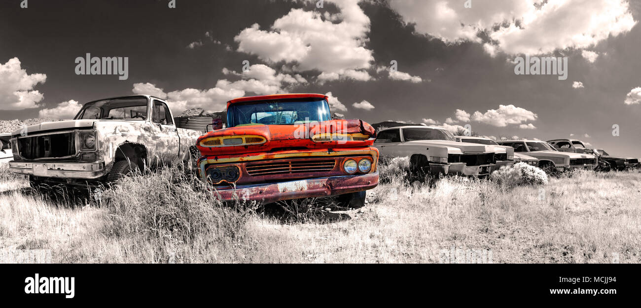 Colorkey, Schrottplatz mit alten amerikanischen Autos, Route 66, Hackberry General Store, Hackberry, Arizona, USA, Nordamerika Stockfoto