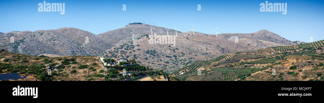 Agrarbereich mit Windmühle auf dem Berg, Heraklion, Griechenland Stockfoto