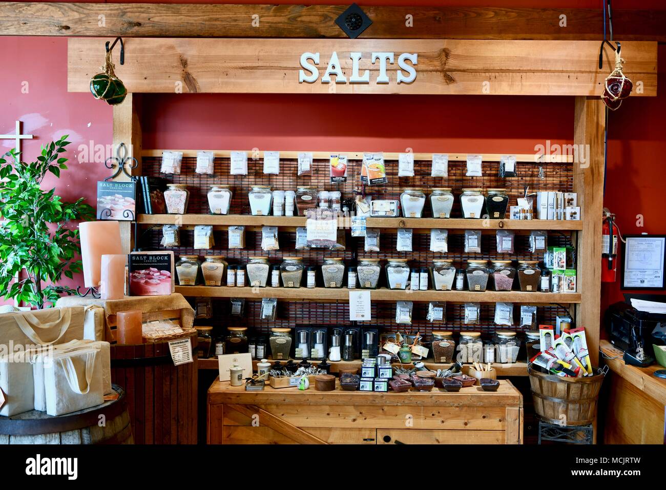 Vielzahl von Salzen mit Kräutern und Gewürzen store, USA Stockfoto