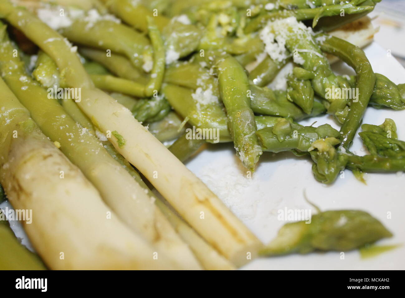 Gekochter spargel -Fotos und -Bildmaterial in hoher Auflösung – Alamy Gekochter spargel -Fotos und -Bildmaterial in hoher Auflösung – Alamy