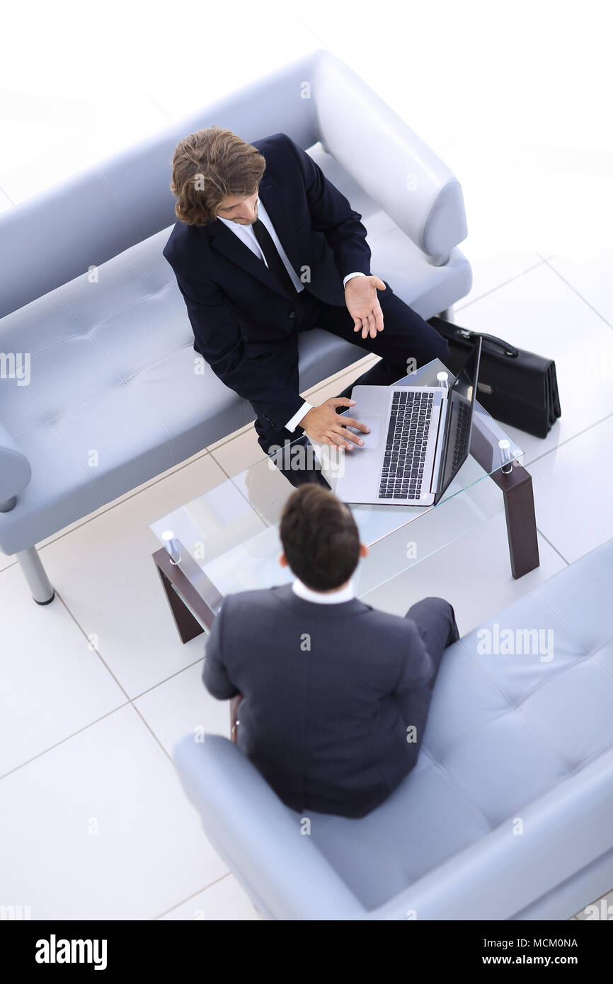 Unternehmen, die Menschen sprechen über das Treffen im Büro Stockfoto