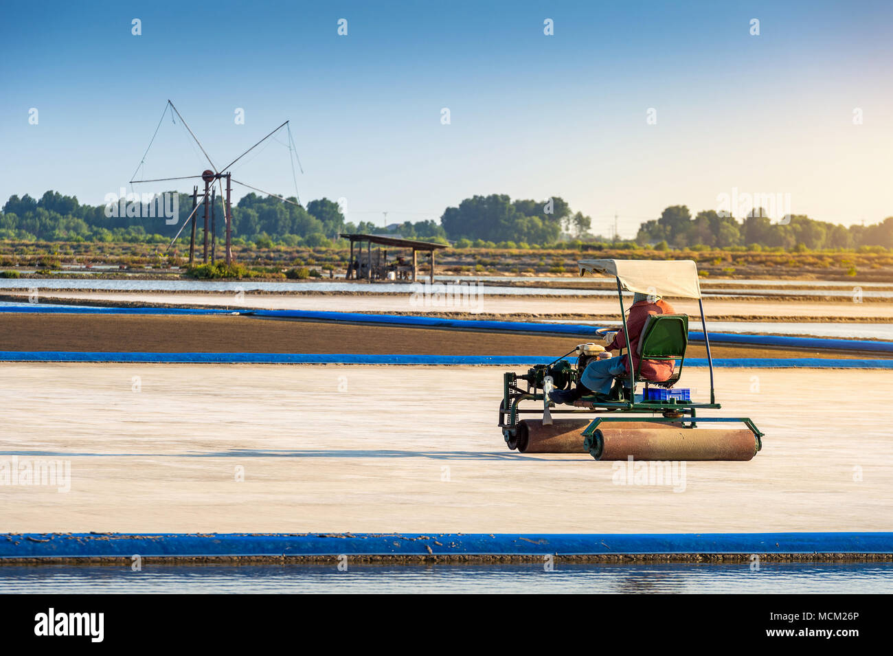 Salz Bauernhof mit Salz roller Auto in Salz Stockfotografie - Alamy