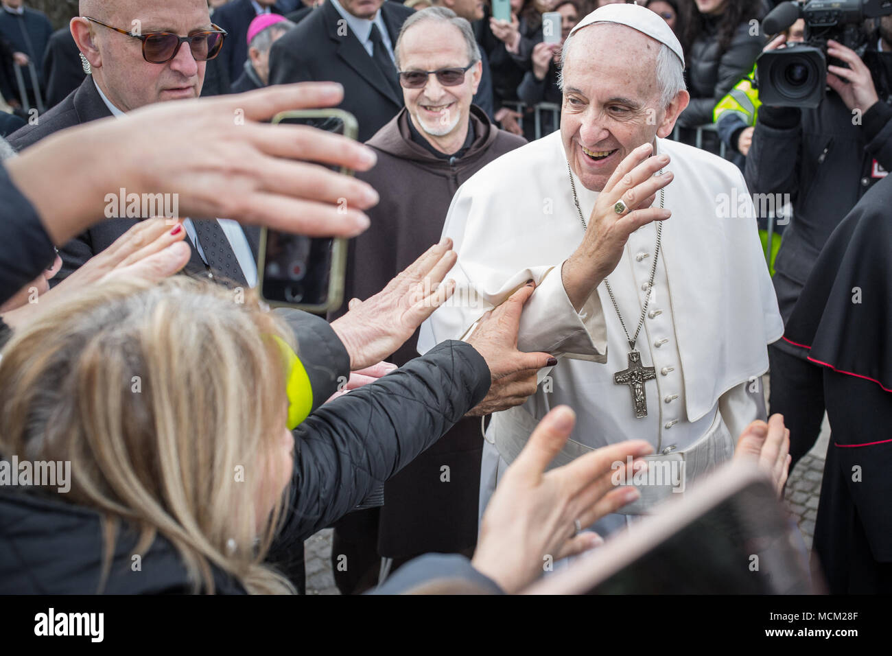 Papst Franziskus auf einen pastoralen Besuch der Städte von Pietrelcina und San Giovanni Rotondo, Italien. Mit: Papst Franziskus Wo: Pietrelcina, BN, Italien Wann: 17 Mar 2018 Credit: IPA/WENN.com ** Nur für die Veröffentlichung in Großbritannien, den USA, Deutschland, Österreich, Schweiz ** verfügbar Stockfoto