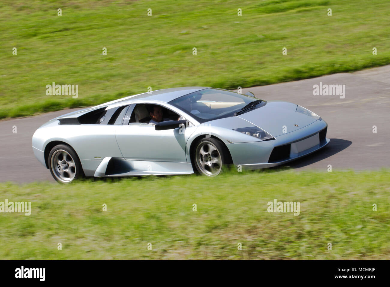 Silber Lamborghini Murcielago supercar hypercar schnelles Fahren. Stockfoto
