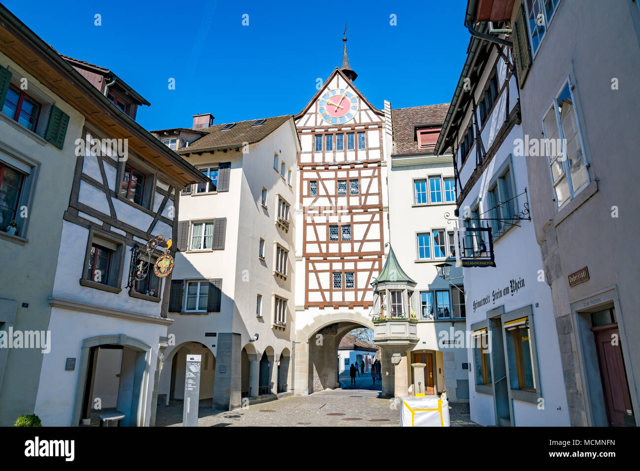 STEIN AM RHEIN, SCHWEIZ - 24. MÄRZ 2018: Blick auf die alte Schweizer Stadt Stein am Rhein in der Schweiz. Stockfoto