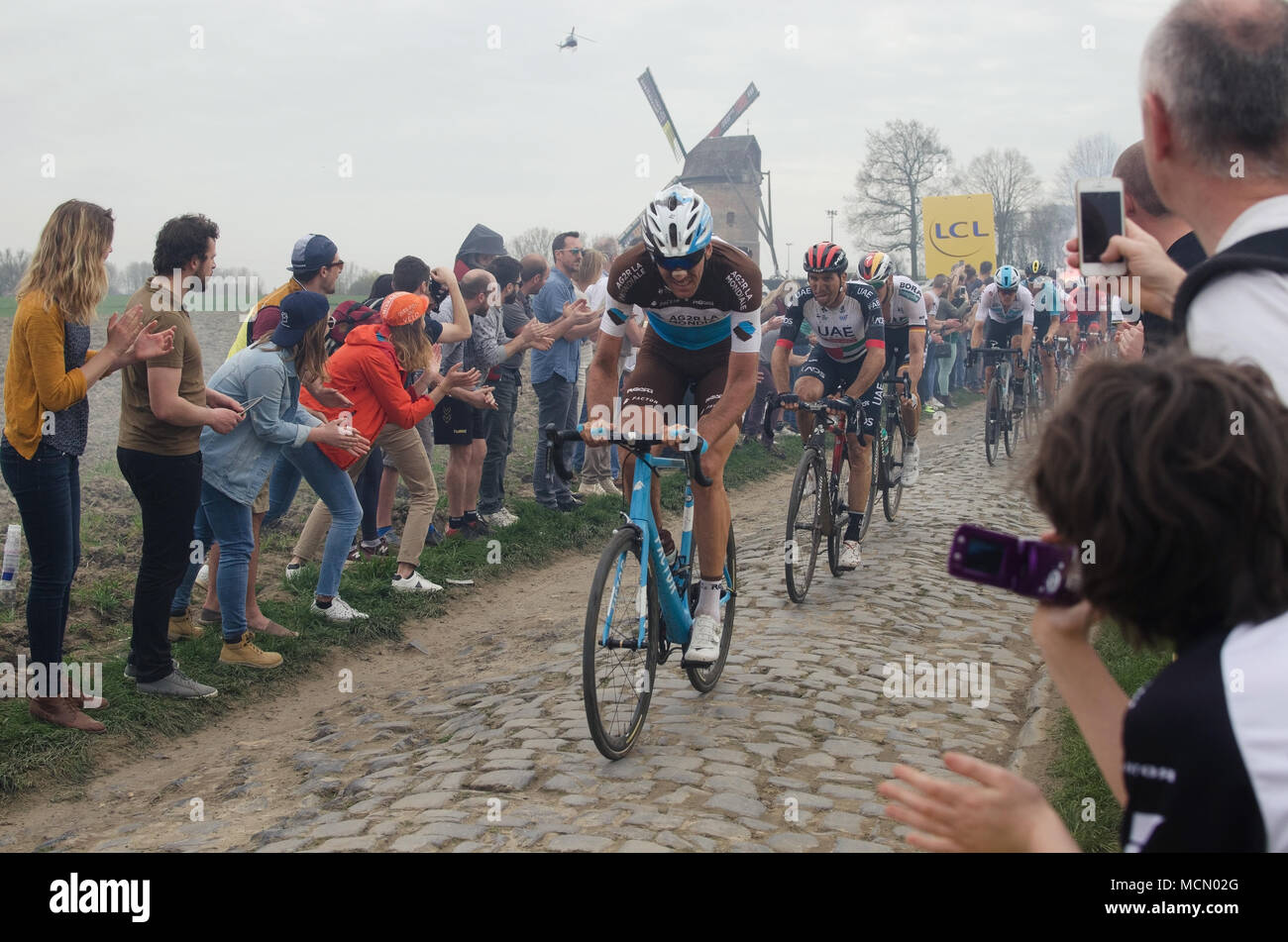 Templeuve, Frankreich, 8. April 2018, Stijn Vandenbergh am Templeuve - Moulin-de-vertain Sektor der 116 Paris-Roubaix eintägige professionelle Männer' Stockfoto
