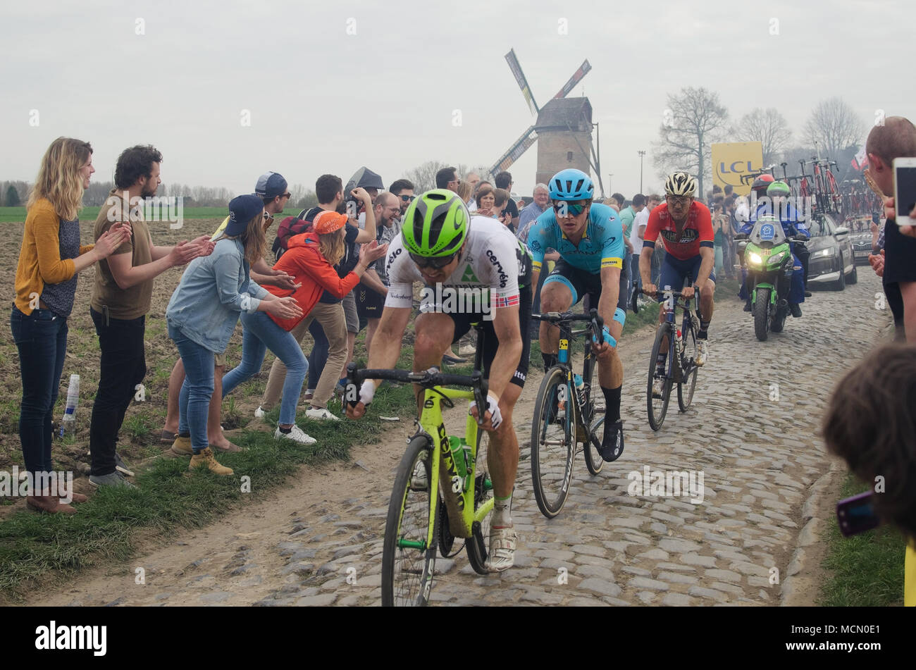 Templeuve, Frankreich, 8. April 2018, Edvald Boasson Hagen am Templeuve - Moulin-de-vertain Sektor der 116 Paris-Roubaix eintägige professionelle m Stockfoto