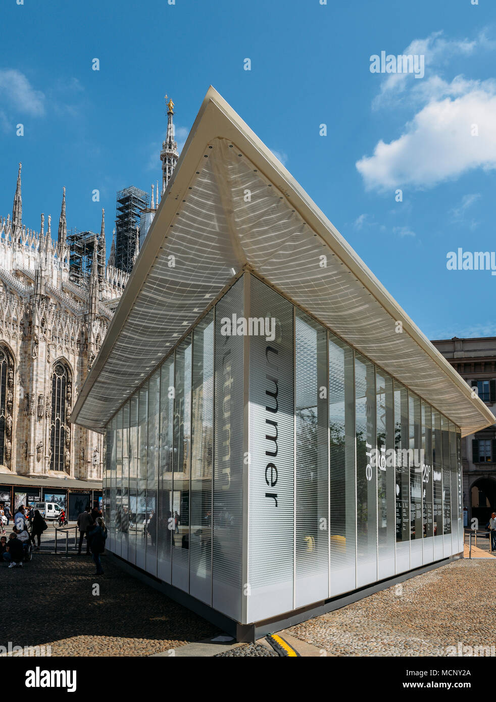 Mailand, Italien - 17. April 2018: Mailand ist Gastgeber der Internationalen Möbel- und Designmesse (Salone del Mobile), wo Designer, Architekten, Politiker, Redakteure und Enthusiasten Umfrage die neuesten Möbel, Beleuchtung, Dekoration, und mehr Kredit: Alexandre Rotenberg/Alamy leben Nachrichten Stockfoto