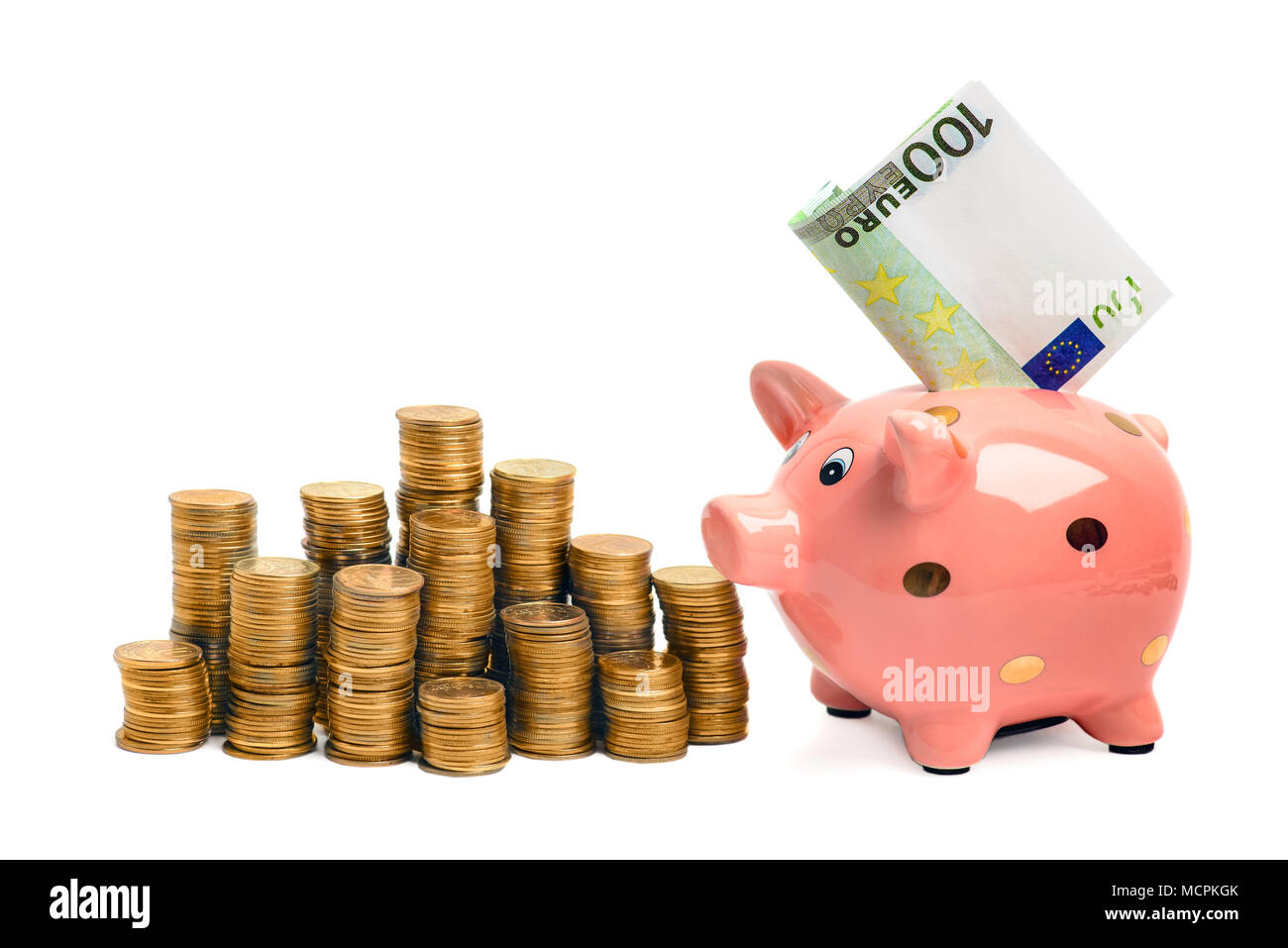 Münze Sparschwein mit EURO Bill und Geld Turm Spalten auf weißem Hintergrund Stockfoto