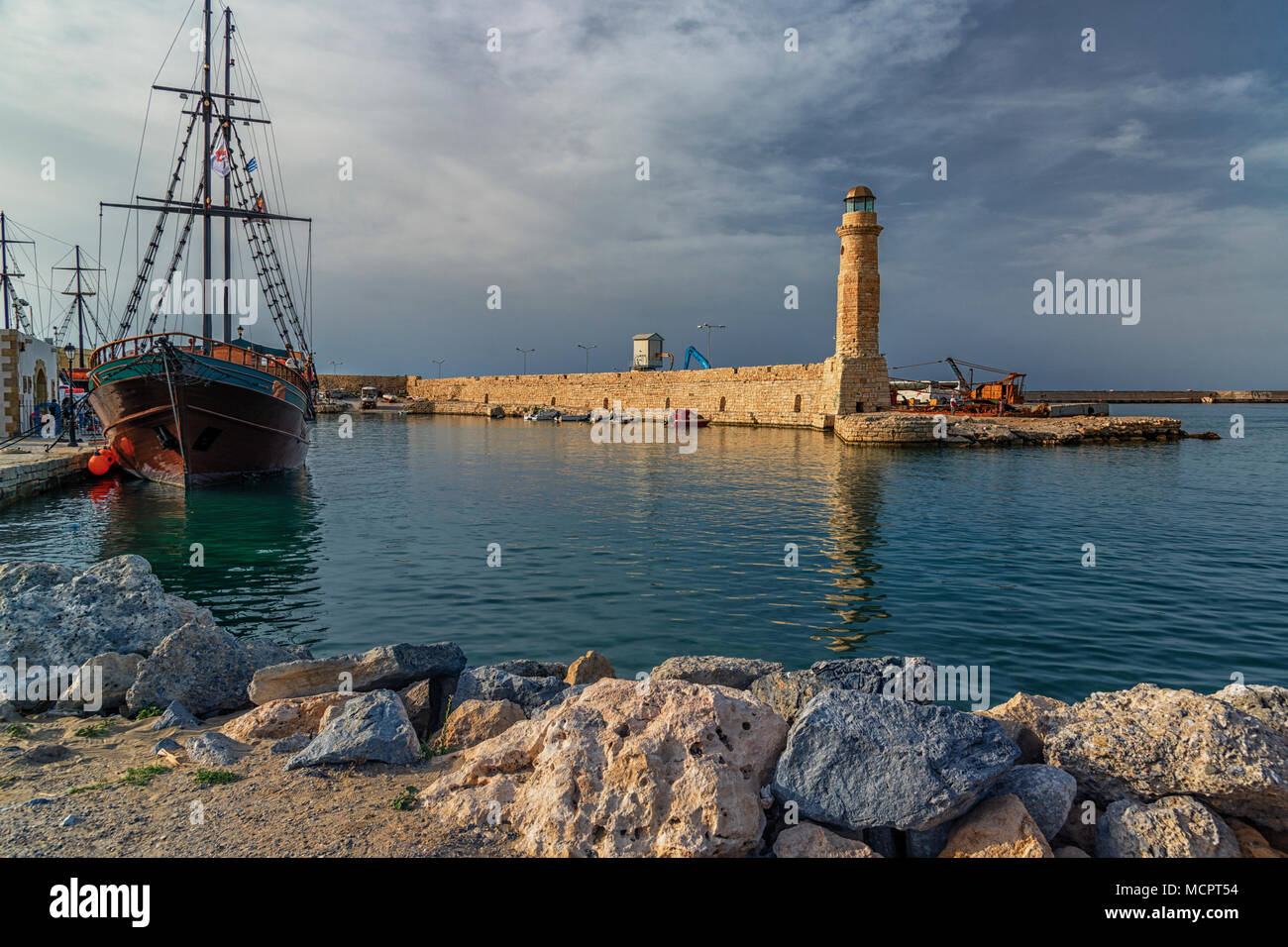 Der ägyptische Leuchtturm im venezianischen Hafen in Rethymnon auf Kreta Stockfoto