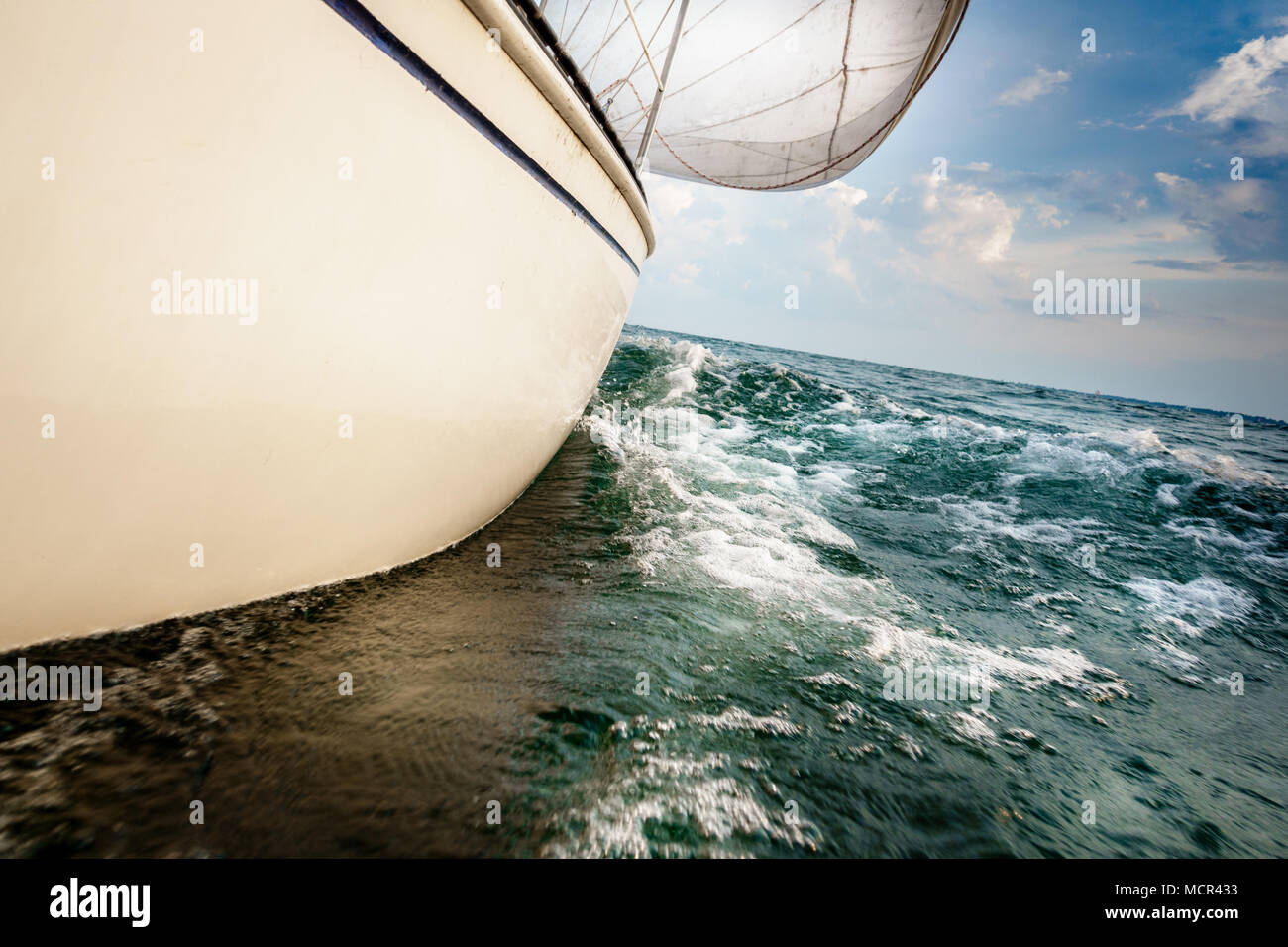 Segelboot Kreuzfahrt auf See, Toronto, Kanada Stockfoto