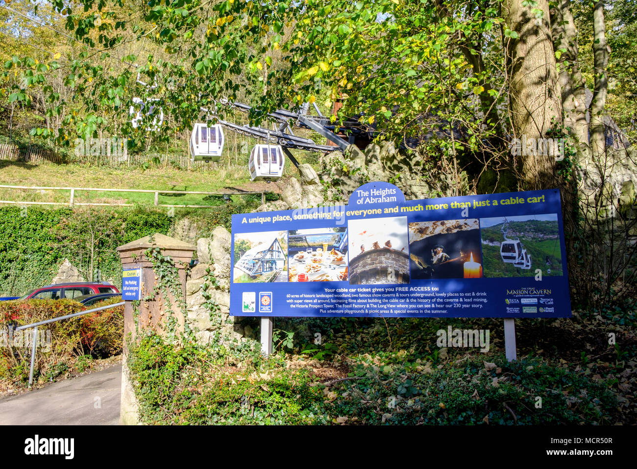 Zeichen für die Fahrt mit der Seilbahn zu den Höhen des Abraham von Matlock Bath Derbyshire, England, Großbritannien Stockfoto