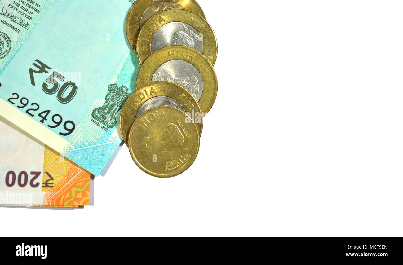 Neue indische 50 und 200 Rupien mit 10 Rupien Münze auf weißen isoliert weißer Hintergrund Stockfoto