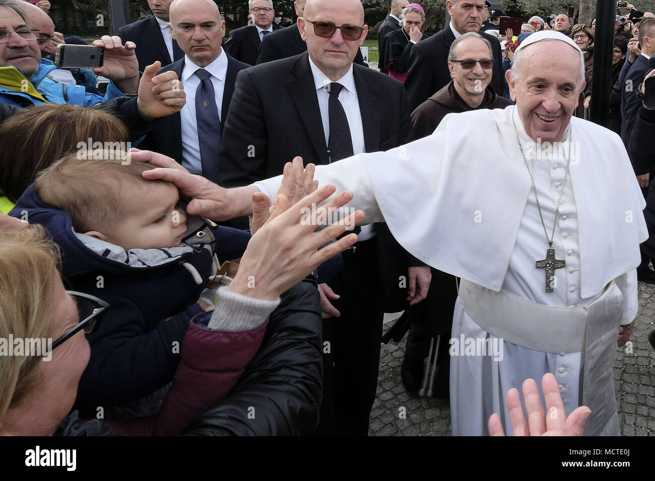 Papst Franziskus kommt in Pietrelcina mit: Papst Franziskus Wo