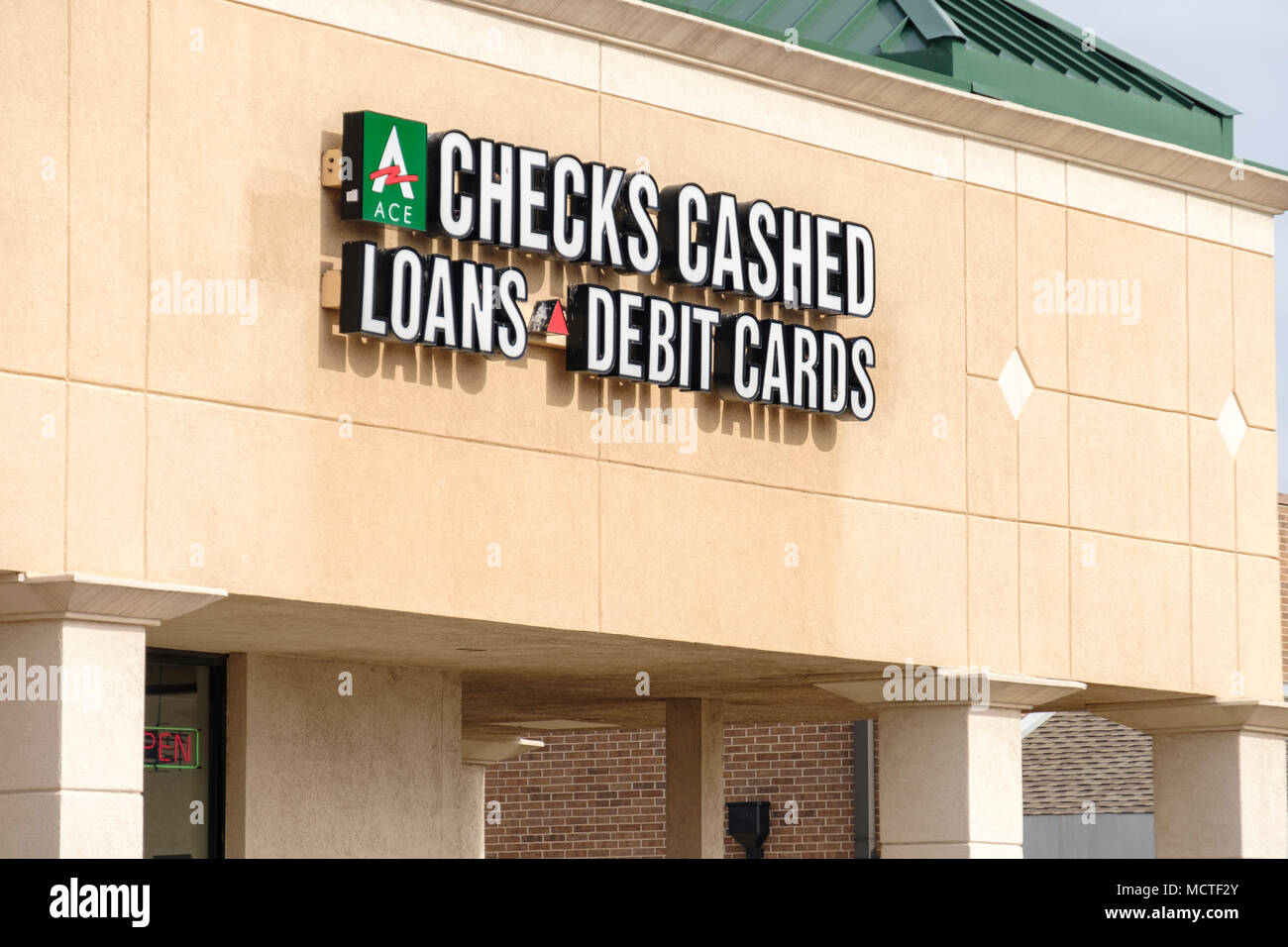 Die storefront oder Shop vor einem Scheckeinlösung und Kreditgeschäft in Oklahoma City, Oklahoma, USA. Stockfoto