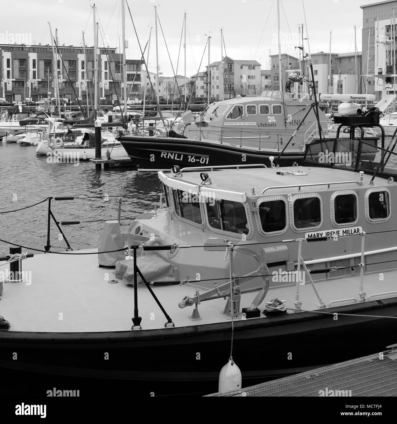 April 2018 - rnli Leben Boote in Portishead Marina für Service- und Wartungsarbeiten. Stockfoto