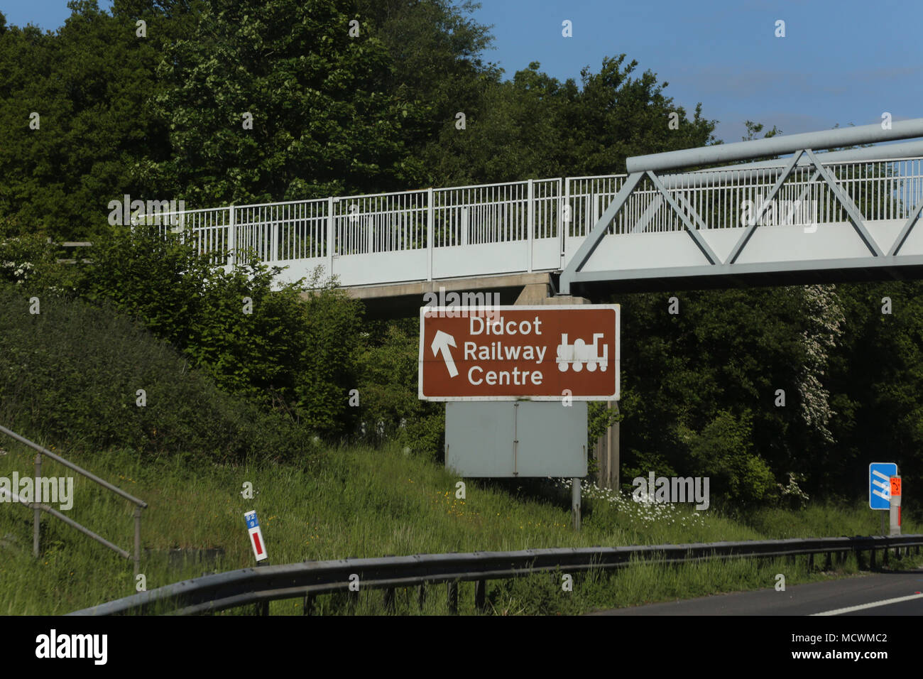 Schild Dicot Railway Centre auf der Autobahn M4 England Stockfoto