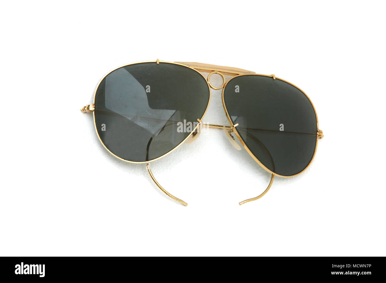 Vintage Aviator Sonnenbrille Metallrahmen mit flexiblem Kabel Tempel Stockfoto