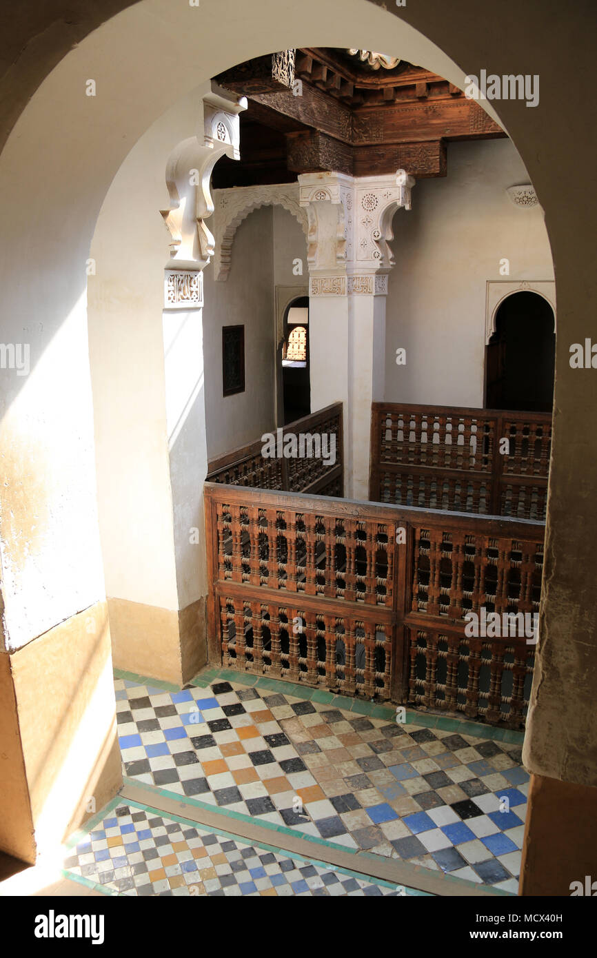 Ehemalige Zimmer im Internat an der Madrasa Ben Youssef (Qur'anic Schule) in Marrakesch, Marokko Stockfoto