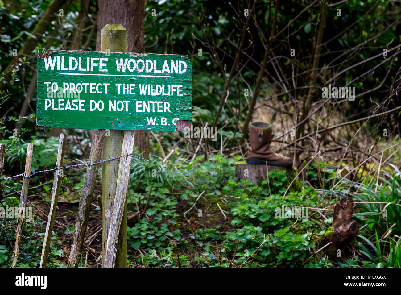 Keinen Eintrag Anfrage Zeichen von Warrington Borough Council die Tierwelt des Waldes an der Walton Lea-Projekt, Walton, Warrington, Cheshire, England zu schützen. Stockfoto