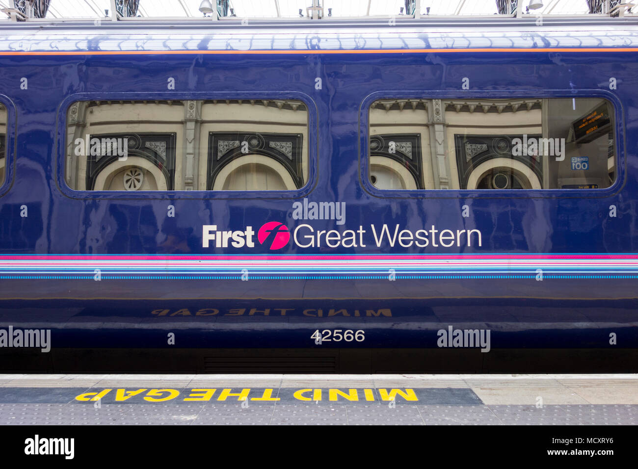 First Great Western Kutschen an der Paddington Station Praed Street, Paddington, London, W2, UK Stockfoto