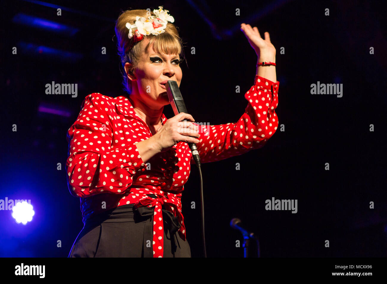 Die Schweizer Sängerin und Songwriterin und Gewinner des Swiss Casting Show singen die Stimme