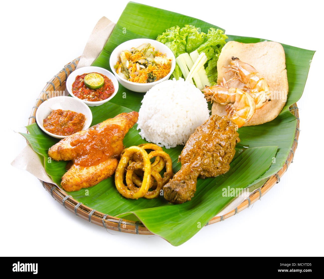 Indonesisches traditionelles Essen, Huhn, Fisch, Gemüse Stockfoto