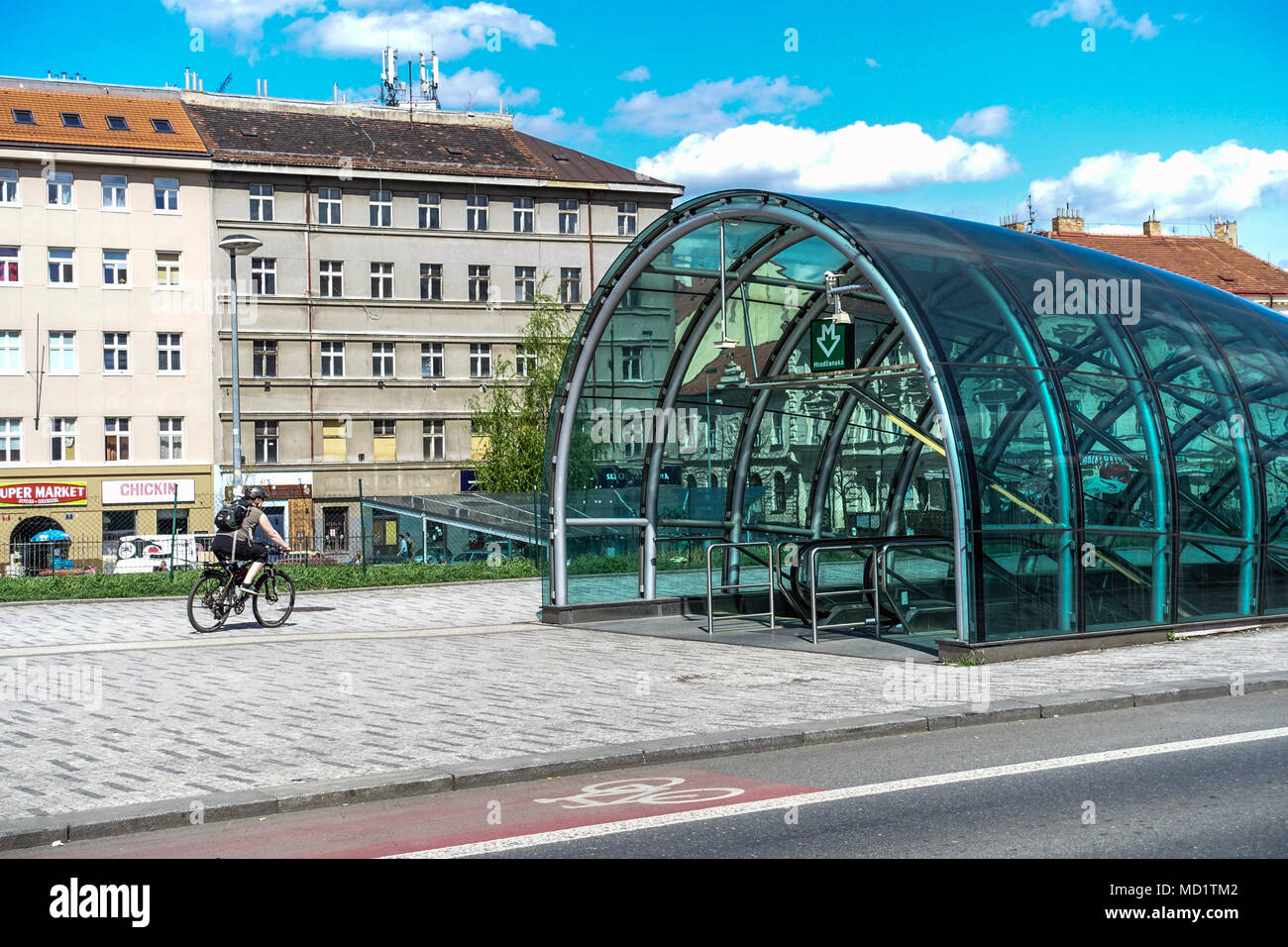 U-Bahn Station Hradcanska, Gebäude, Dejvice, Prag, Tschechische Republik Stockfoto
